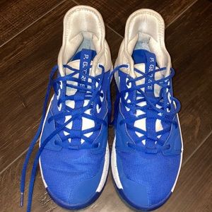 NIKE BASKETBALL SHOES